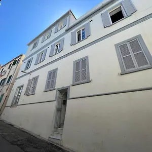 https://quirky-1br-just-off-main-street-prime-location.es-andalucia.com